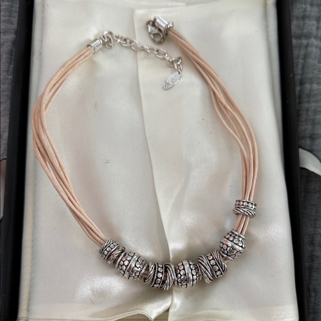 Chic Silver And Tan Beaded Necklace 15$